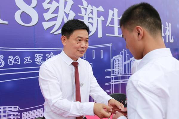 http://www.ayit.edu.cn/_mediafile/aygxy/2018/09/18/2hq4rgkdll.jpg